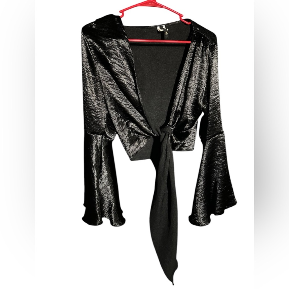 Women throw over top color black large sleeve tie to the front size medium